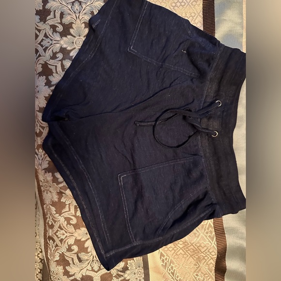 Two shorts both medium for women - Picture 3 of 3